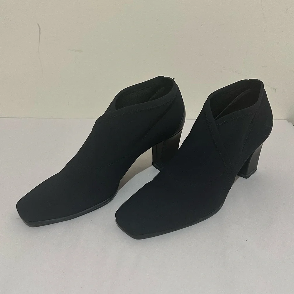 Donald J. Pliner 9M Reya Neoprene Black 4” Heel Booties Office Career